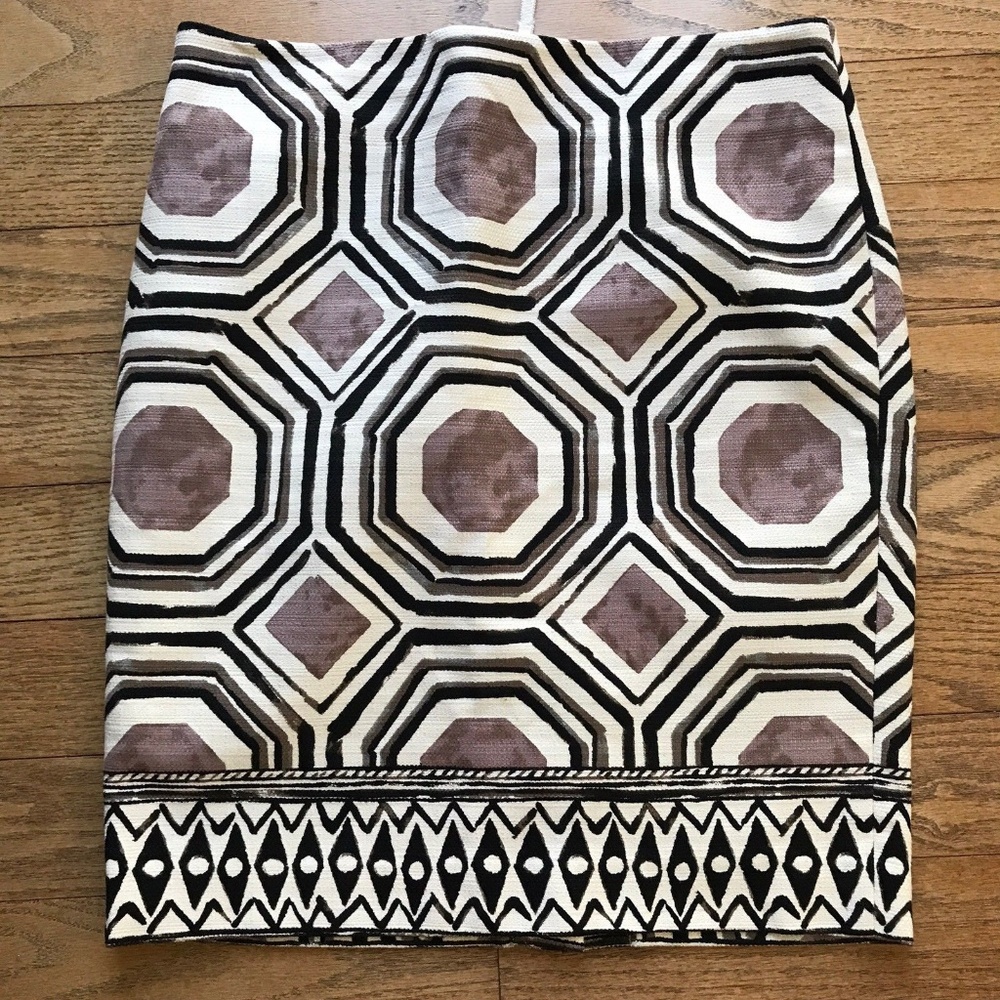 Ann Taylor LOFT Size 6P white Black Brown Skirt